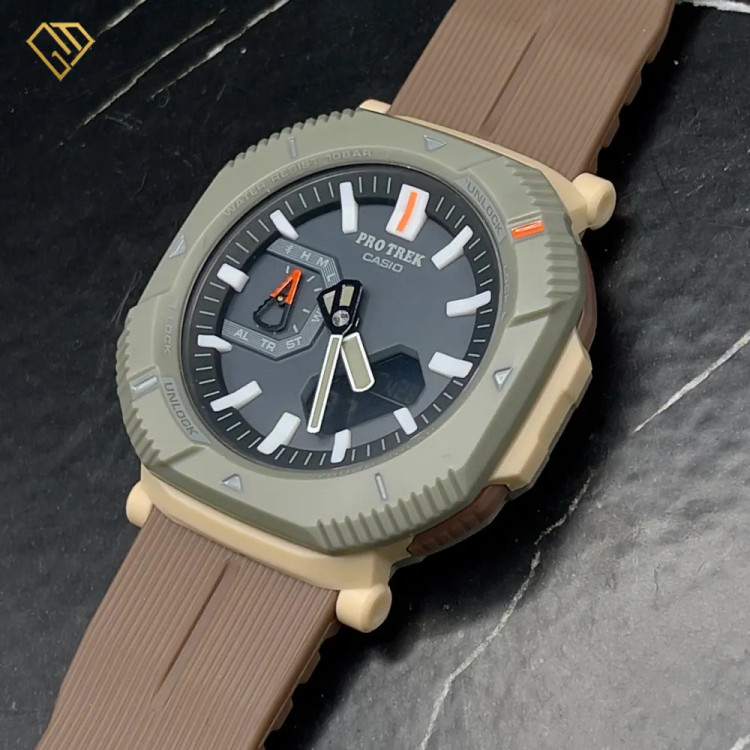 ساعت کاسیو پروترک Casio Protrek؛ موتور ژاپن، رنگ قهوهای خاکی با بند رابر