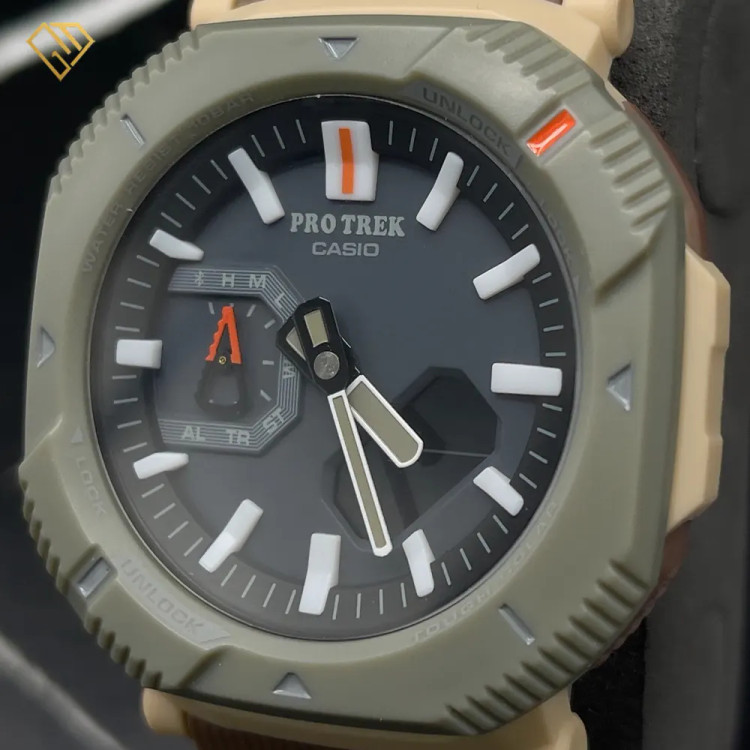 ساعت کاسیو پروترک Casio Protrek؛ موتور ژاپن، رنگ قهوهای خاکی با بند رابر